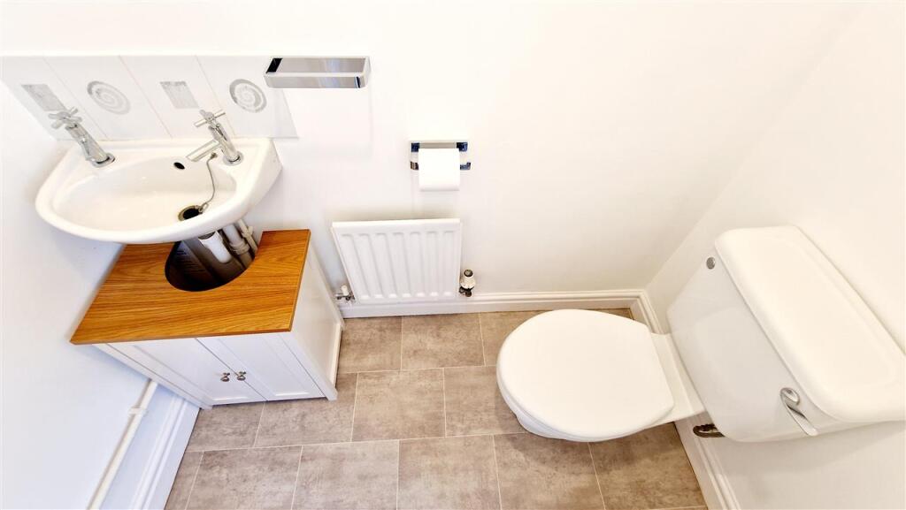 Cloakroom / WC