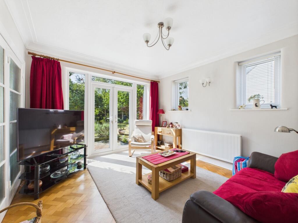 CAM02386G0-PR0141-STILL015