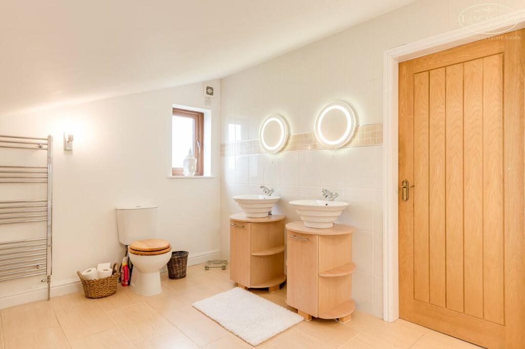 Master bedroom en suite 