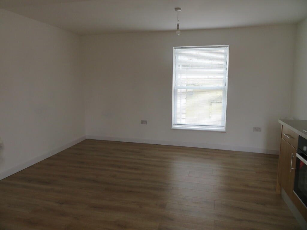KITCHEN/LOUNGE