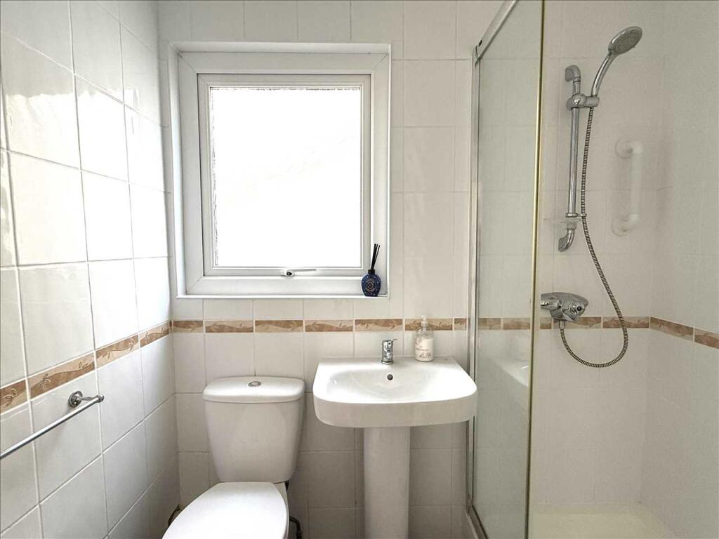 SHOWER ROOM/WC