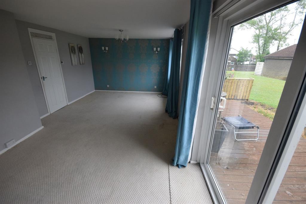 LOUNGE / DINING ROOM