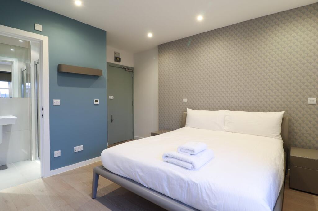 LymingtonRoad28.jpg