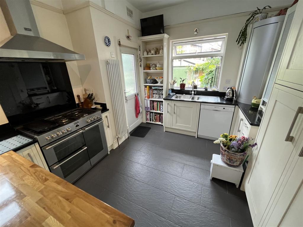 Breakfast Kitchen Aspect 5.jpg