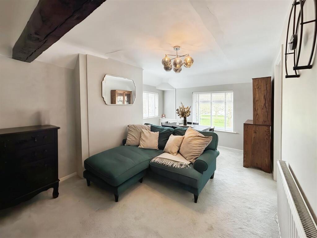 d2a941d8-Lounge 201.jpg