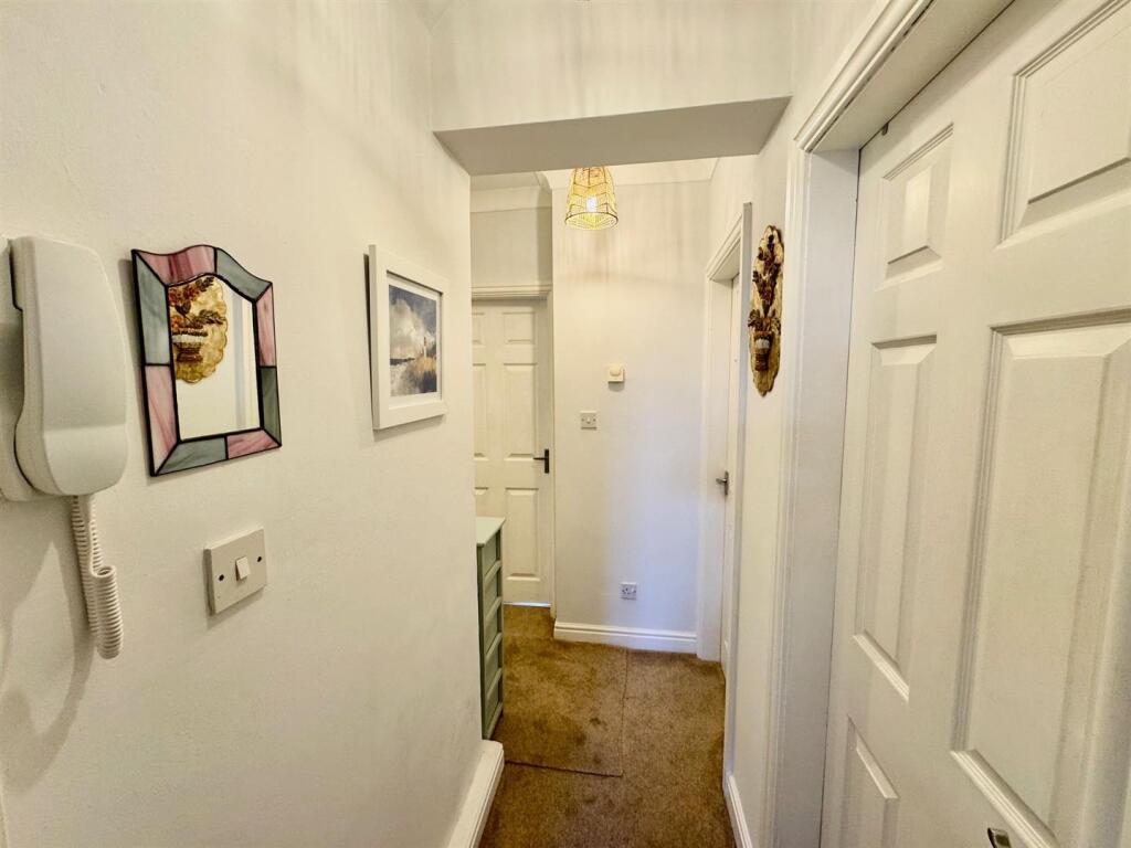 Hallway.jpg
