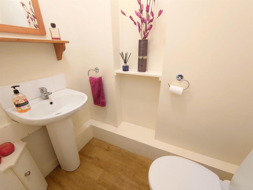 Guest WC.jpg