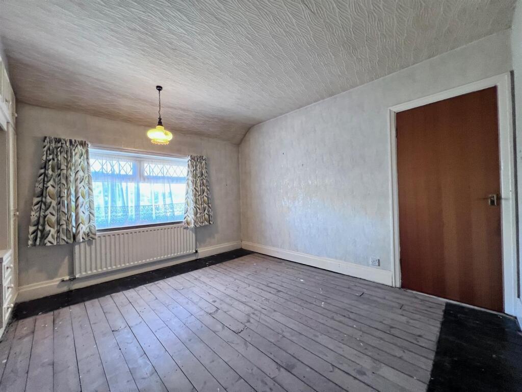 Rear Bedroom 2 Alt b.jpg