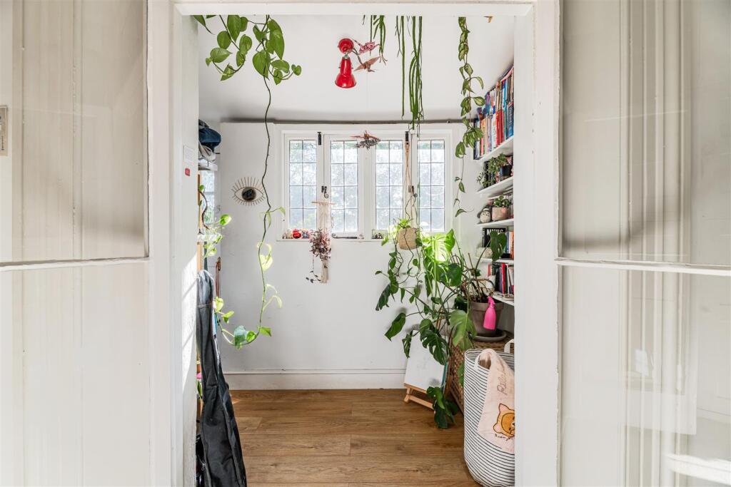 Whipps Cross Road, E11