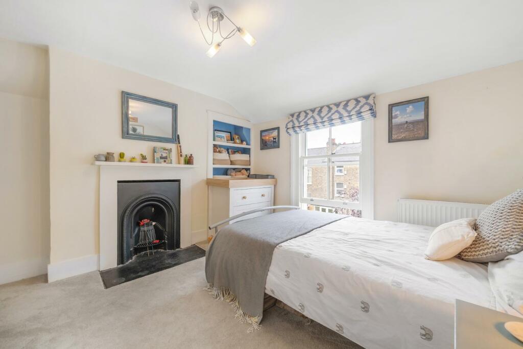 Bedroom 2 (2).jpg