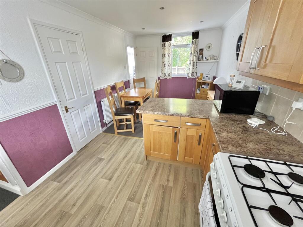 Dining Kitchen Aspect 2