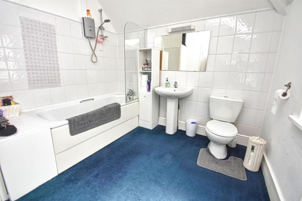 bathroom 1.jpg