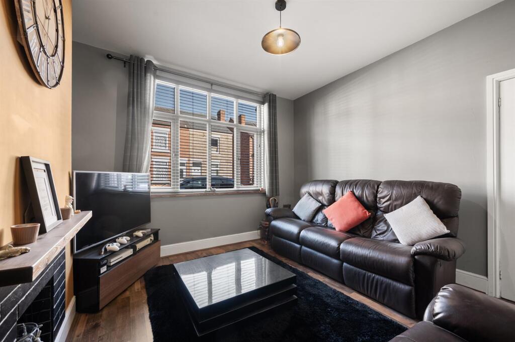 Living Room to window.jpg