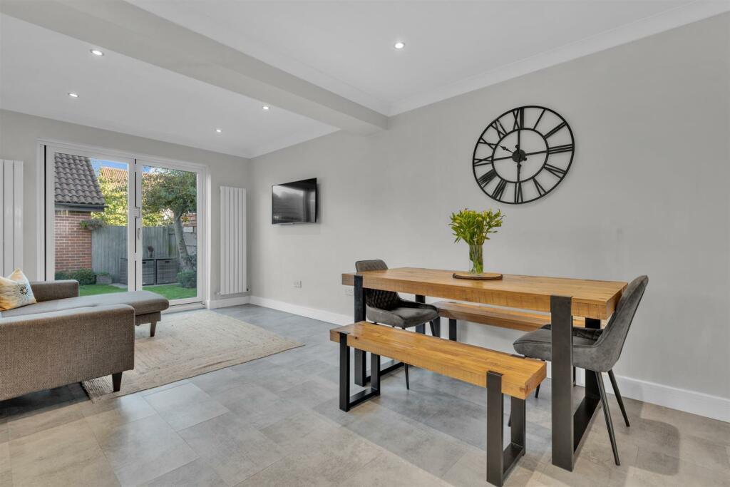 Living / Dining Area