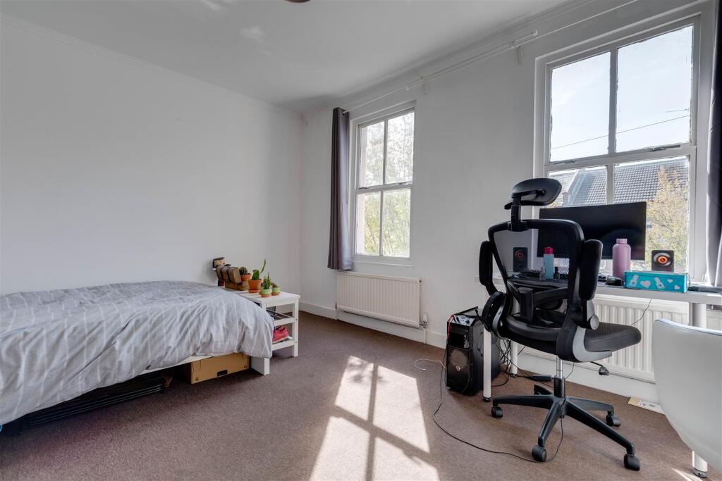 10. Bed 4 Ang 3.jpg