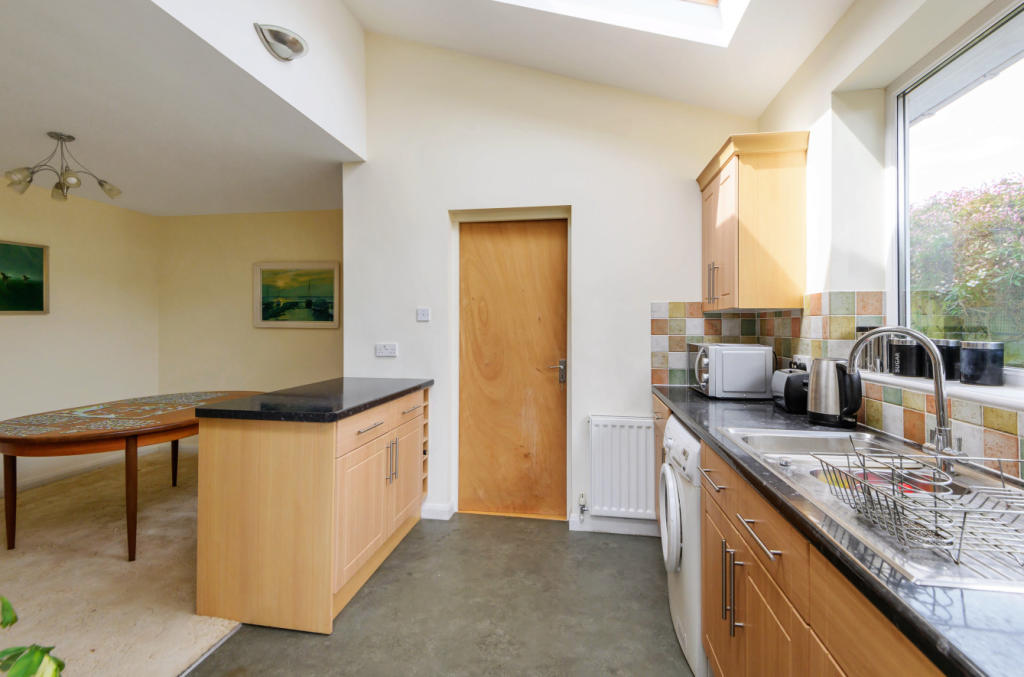 Kitchen/Dining Area