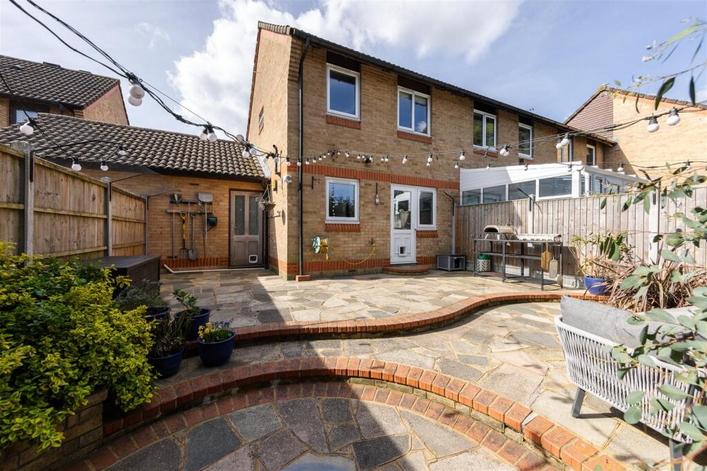 Hookstone Way, IG8