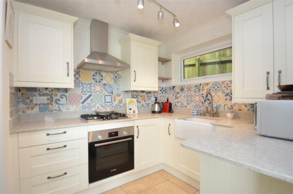 FITTED KITCHEN