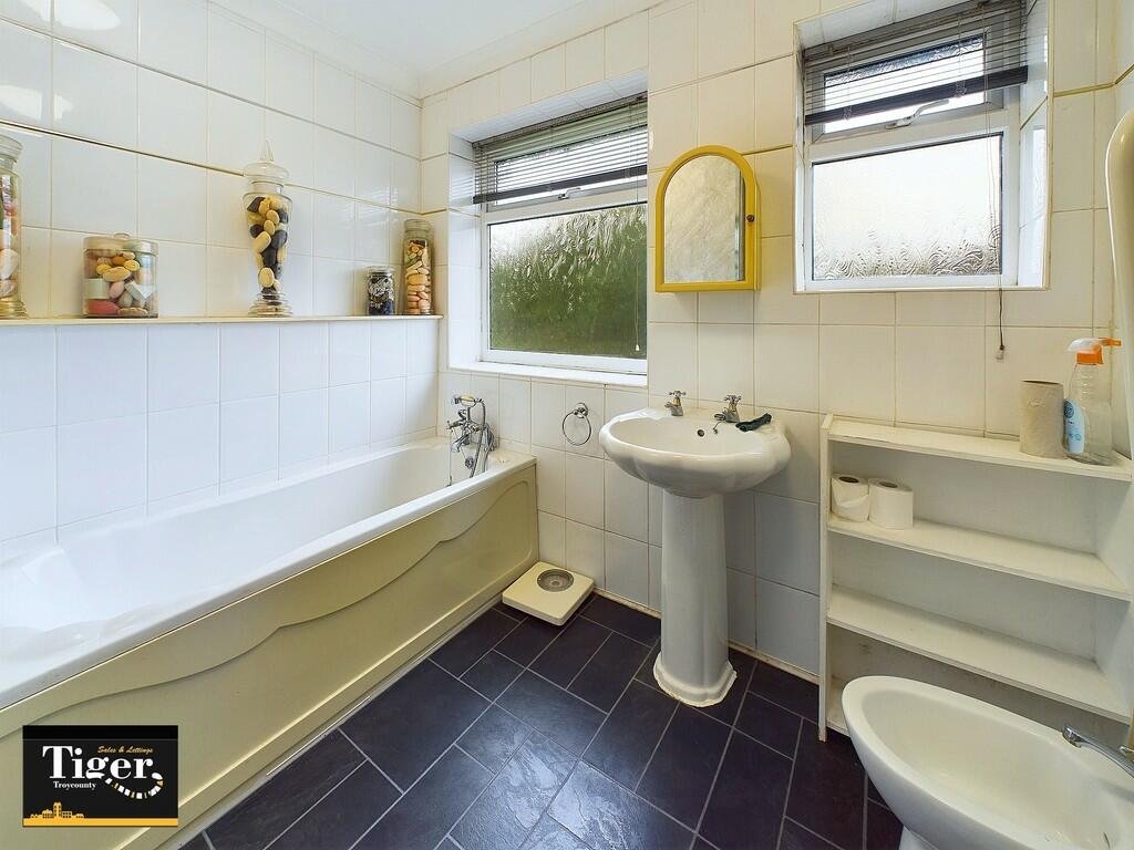 CAM02176G0-PR0356...