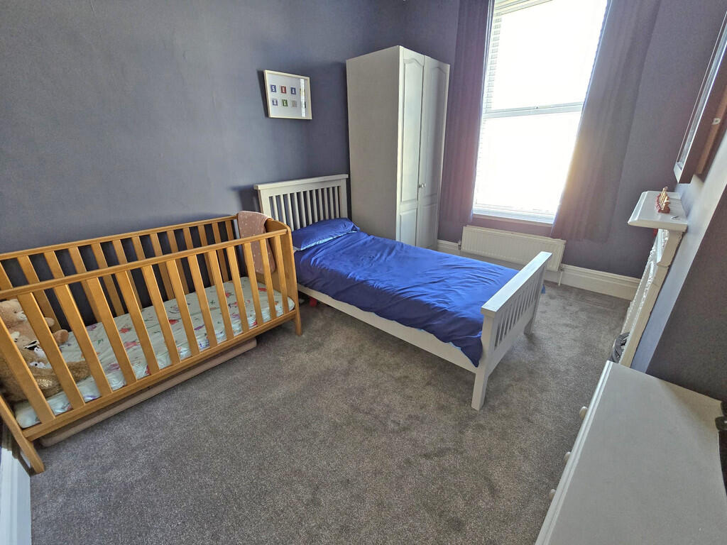 Single Blue Room ...