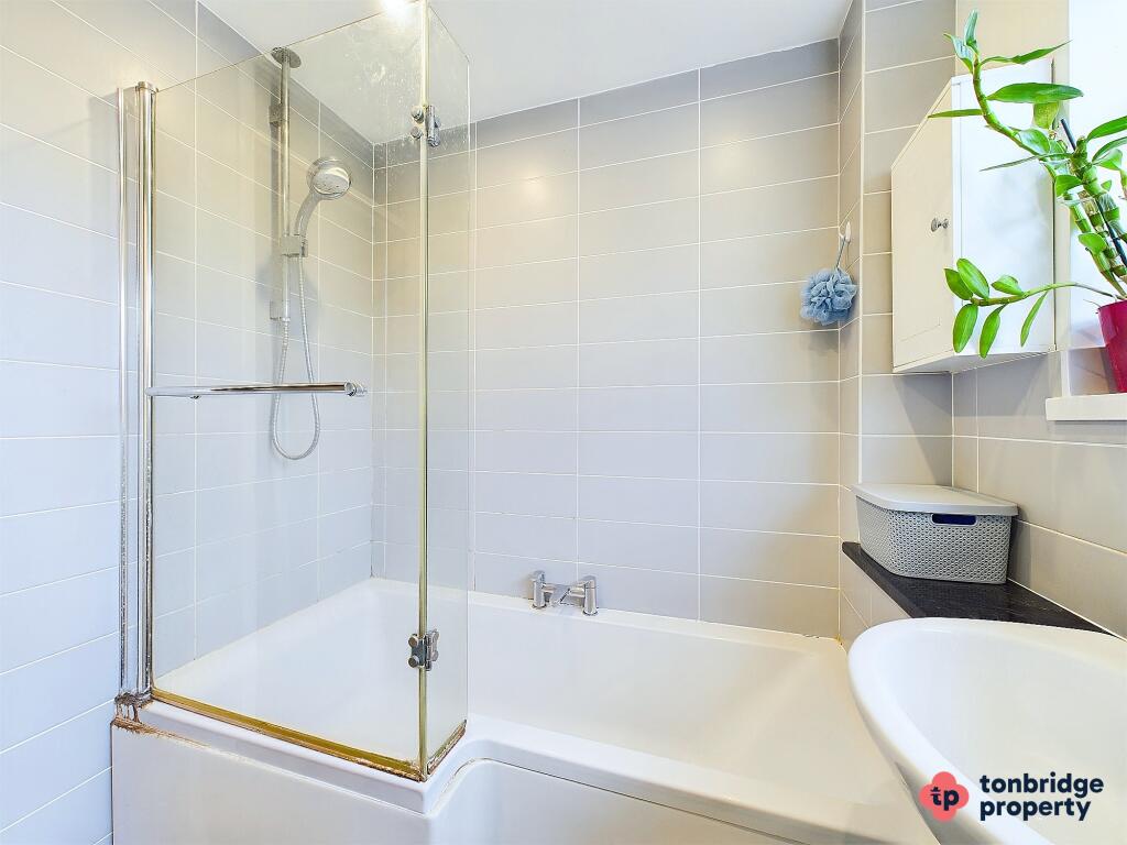 CAM03742G0-PR0016-STILL063