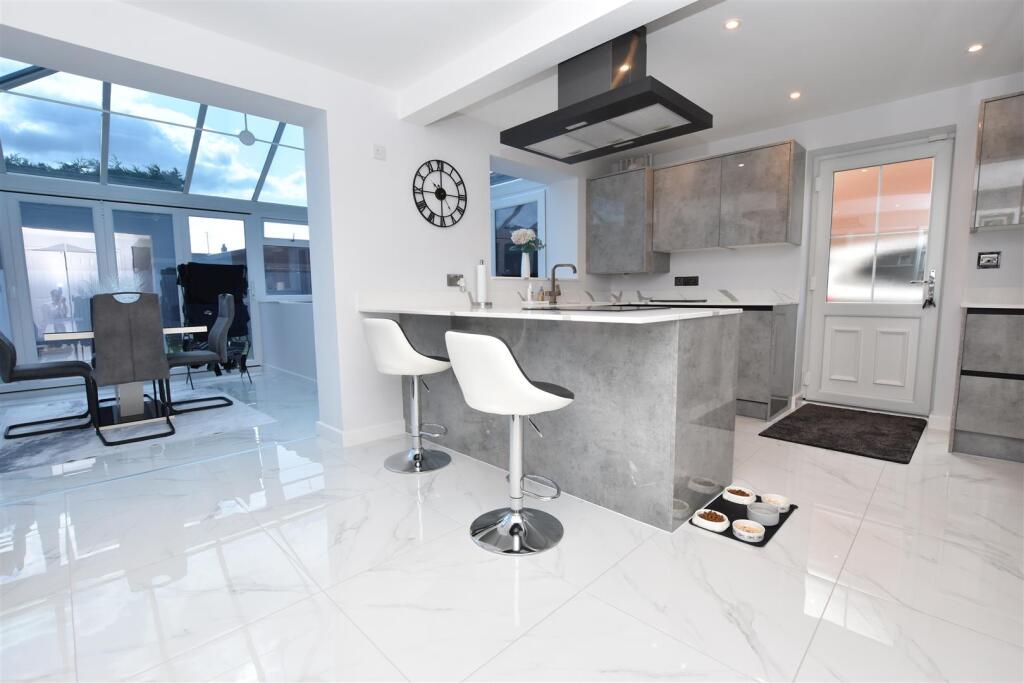 OPEN PLAN KITCHEN DINING ROOM