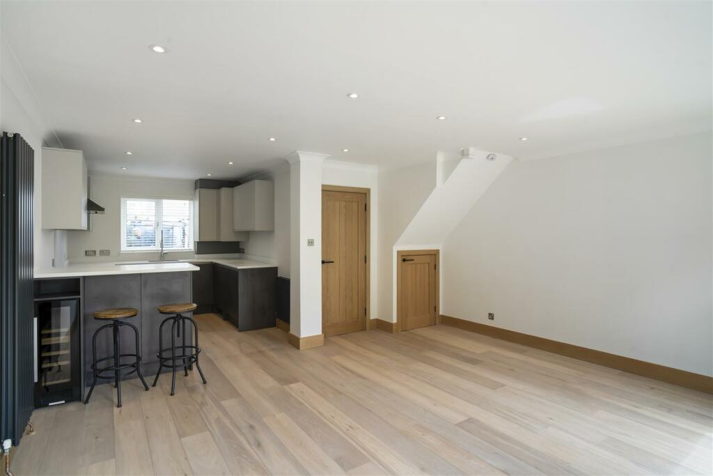 Woolpack Cottages 317876 06.jpg