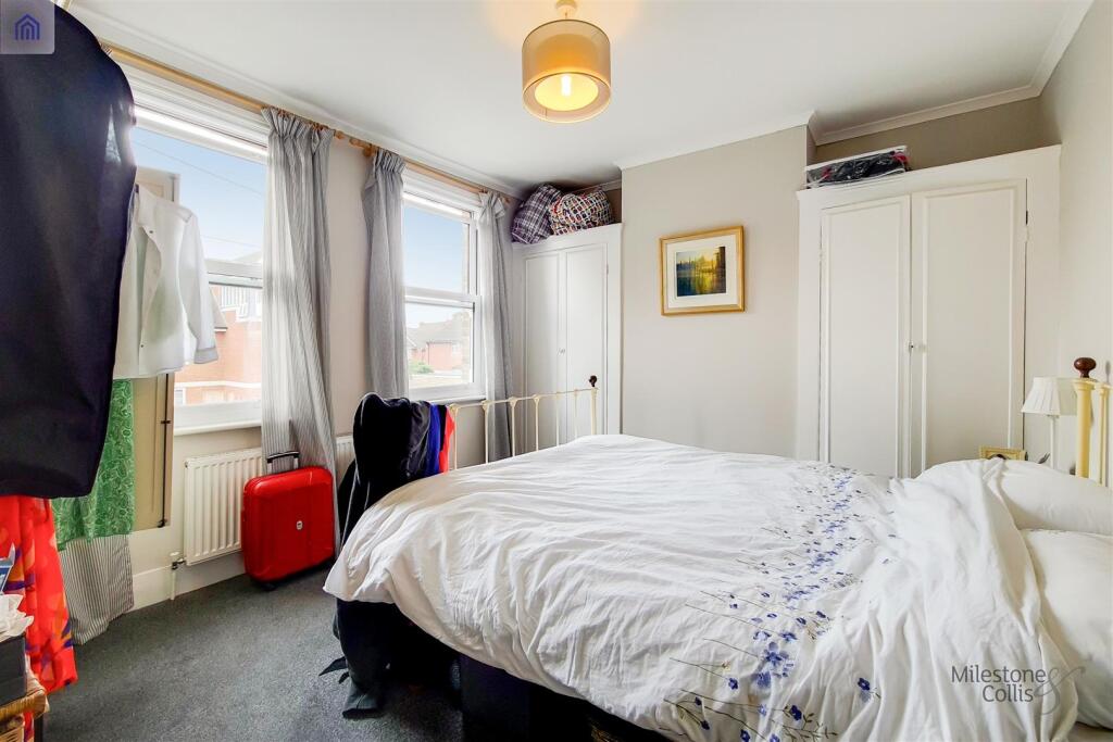 10_Main Bedroom-0.jpg