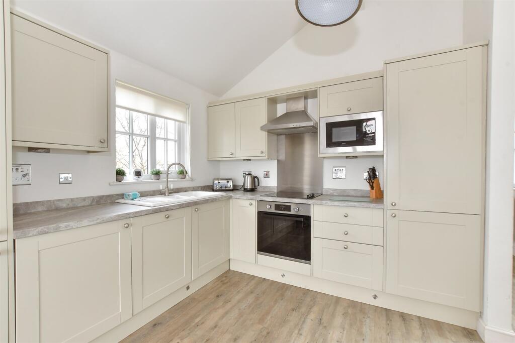 Kitchen/ Living Room