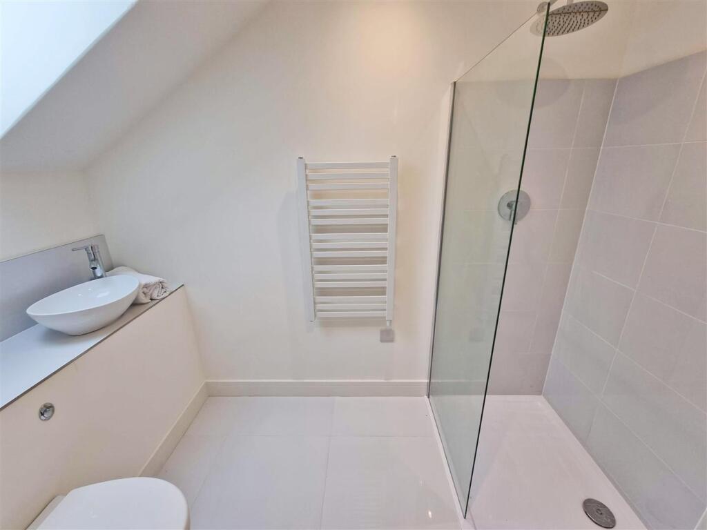 Bedroom 1 Ensuite.jpg