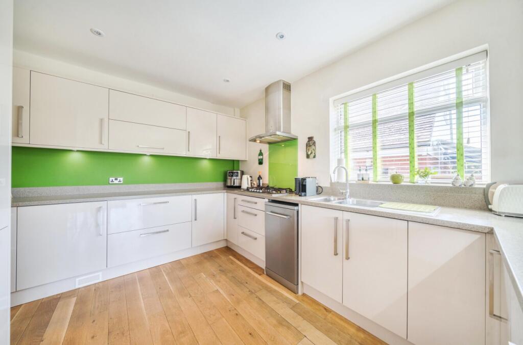 1298544-4-683042b...