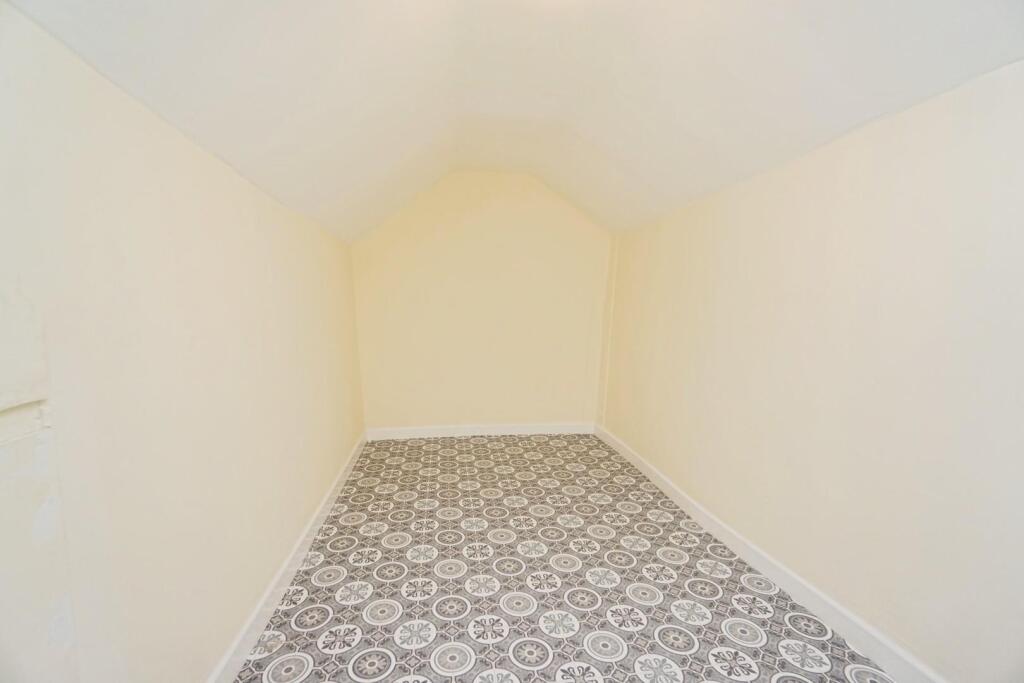 OCCASIONAL ROOM 2