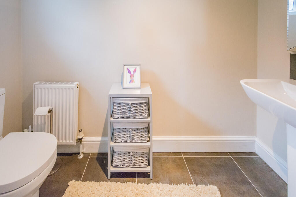 27 Combe Road New...