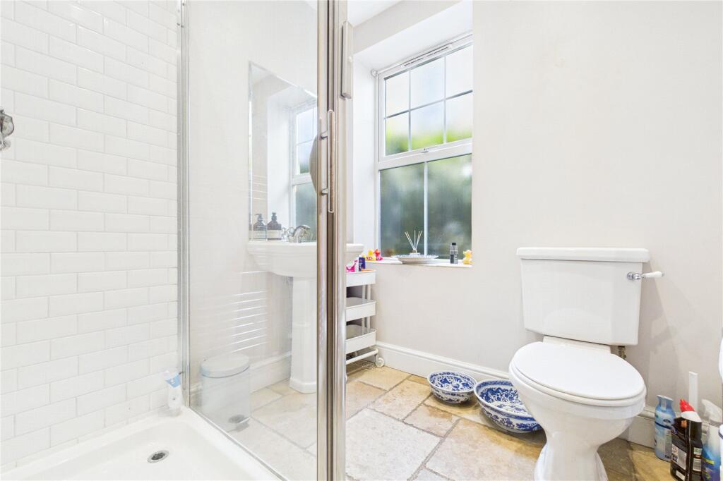 D'stairs Shower Room