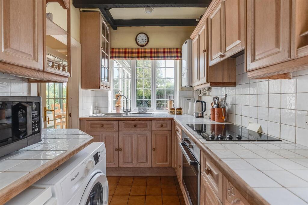 Constables -Woodside Cottage-2.jpg