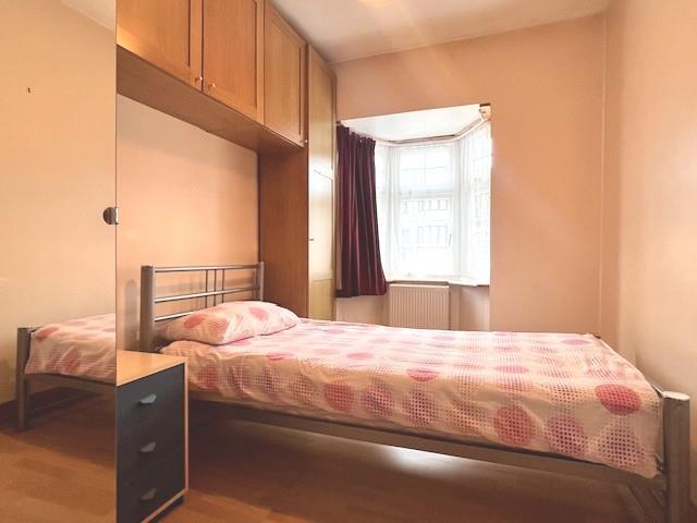 bedroom 4.jpg