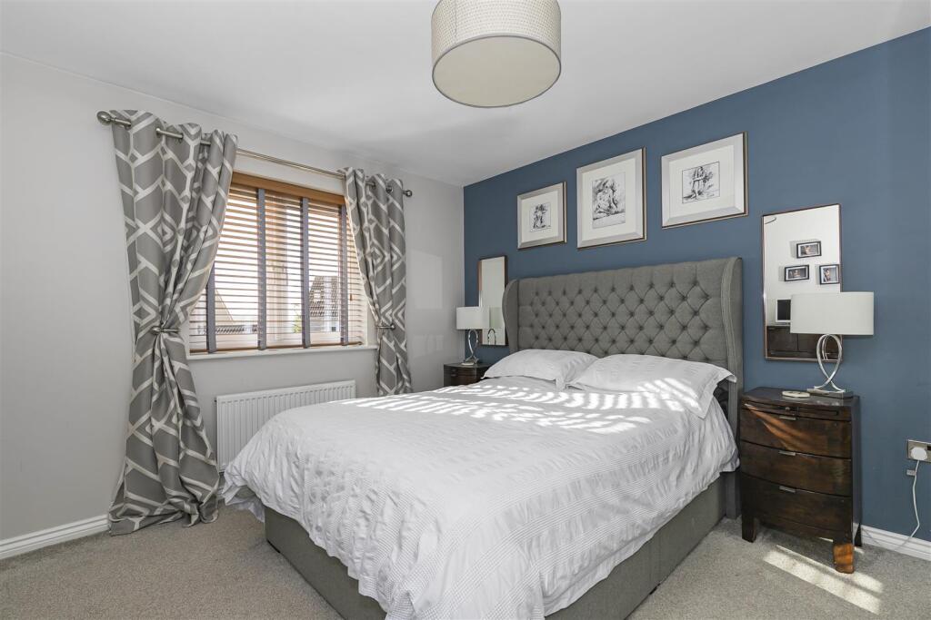 Bed 1.jpg