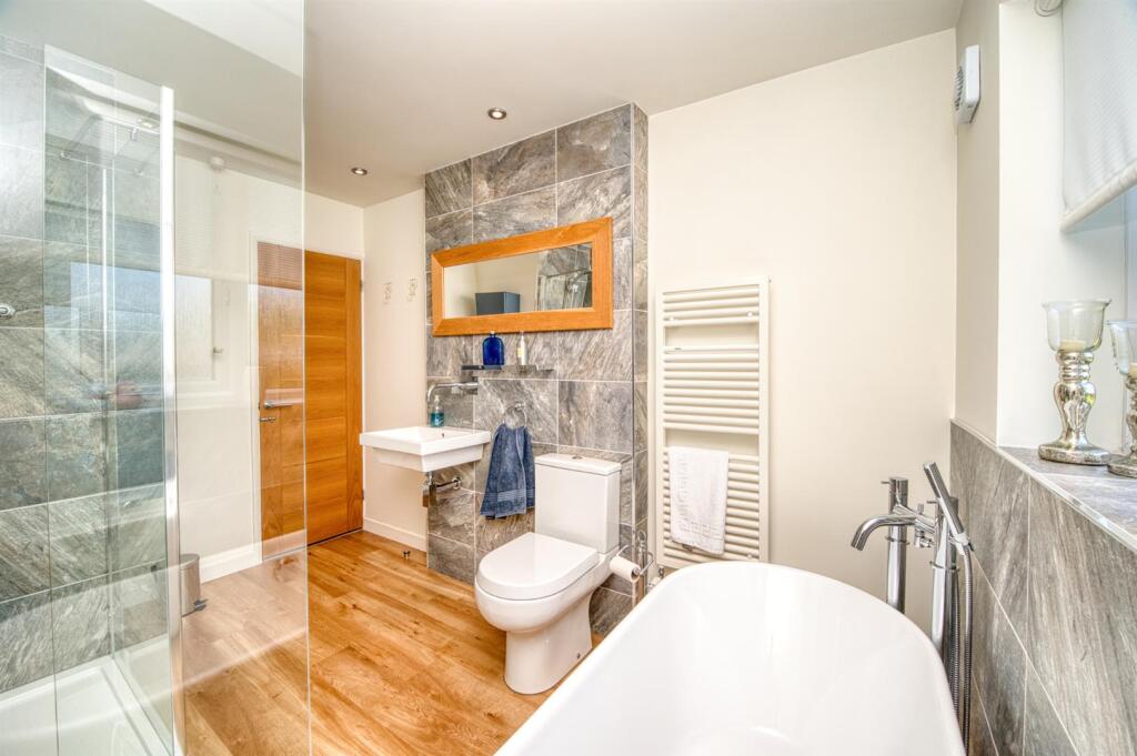 Bathroom - sink and WC.jpg