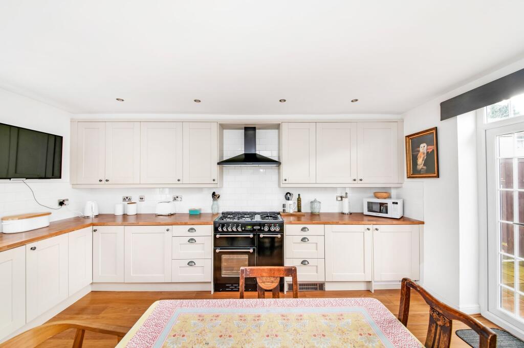 OPEN-PLAN DINING KITCHEN