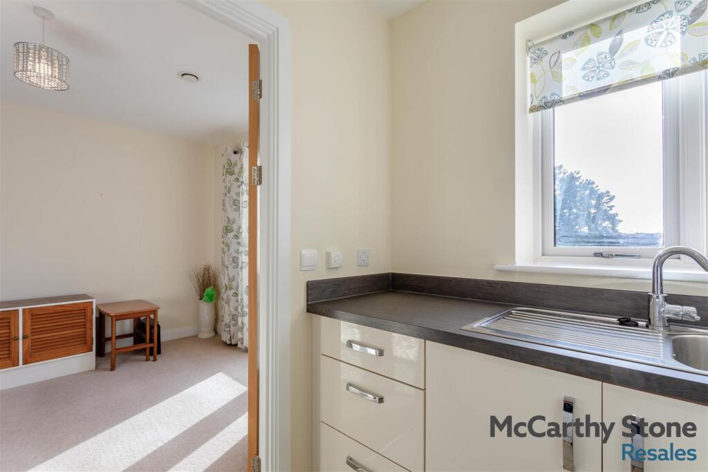 8634307-interior09.jpg