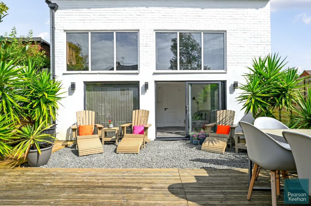 93 Applesham Ave, BN3 (37).jpg