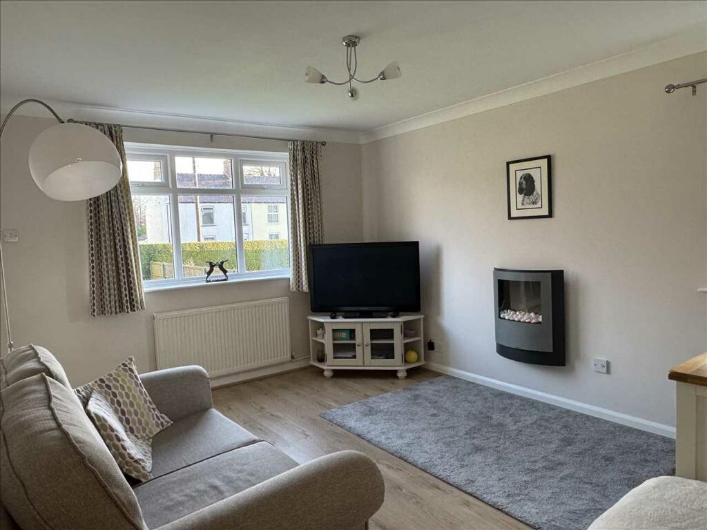 FAMILY ROOM/SNUG