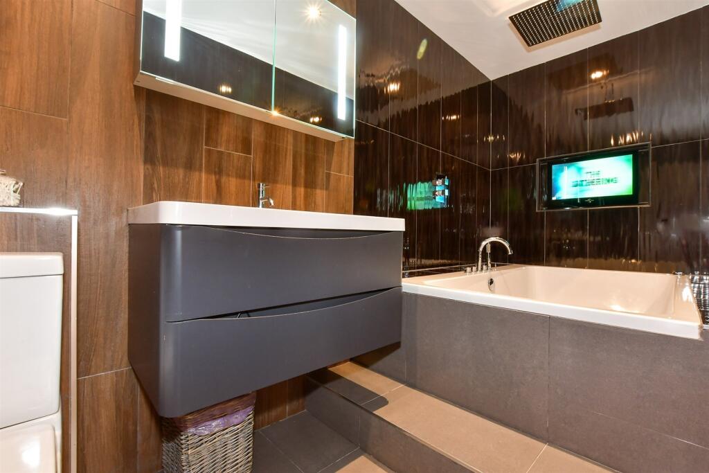 En-Suite Bathroom