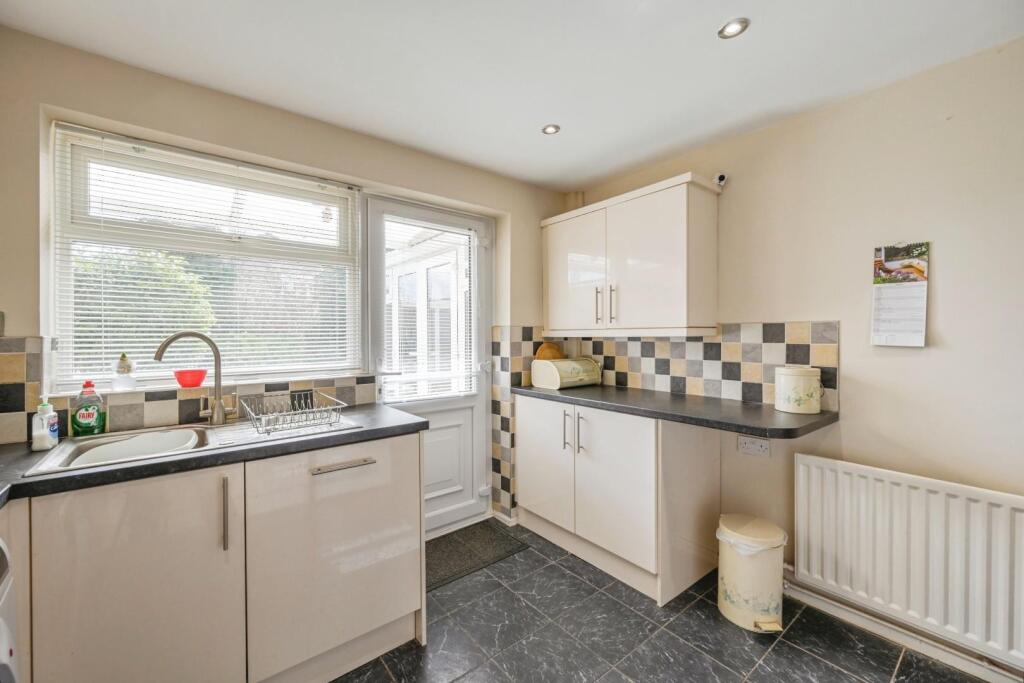 20scimitarclose16of20.jpg