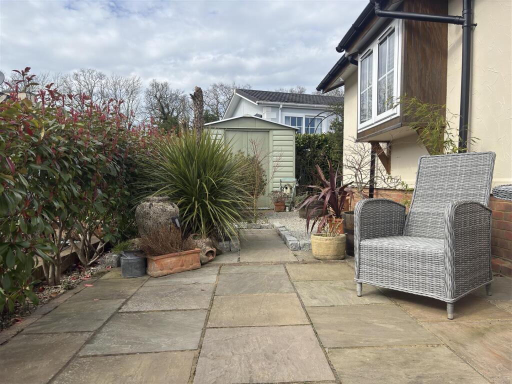 Oaklands Garden 2.jpg