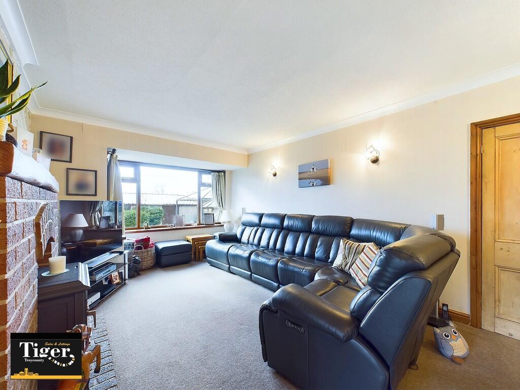 CAM02176G0-PR0427...