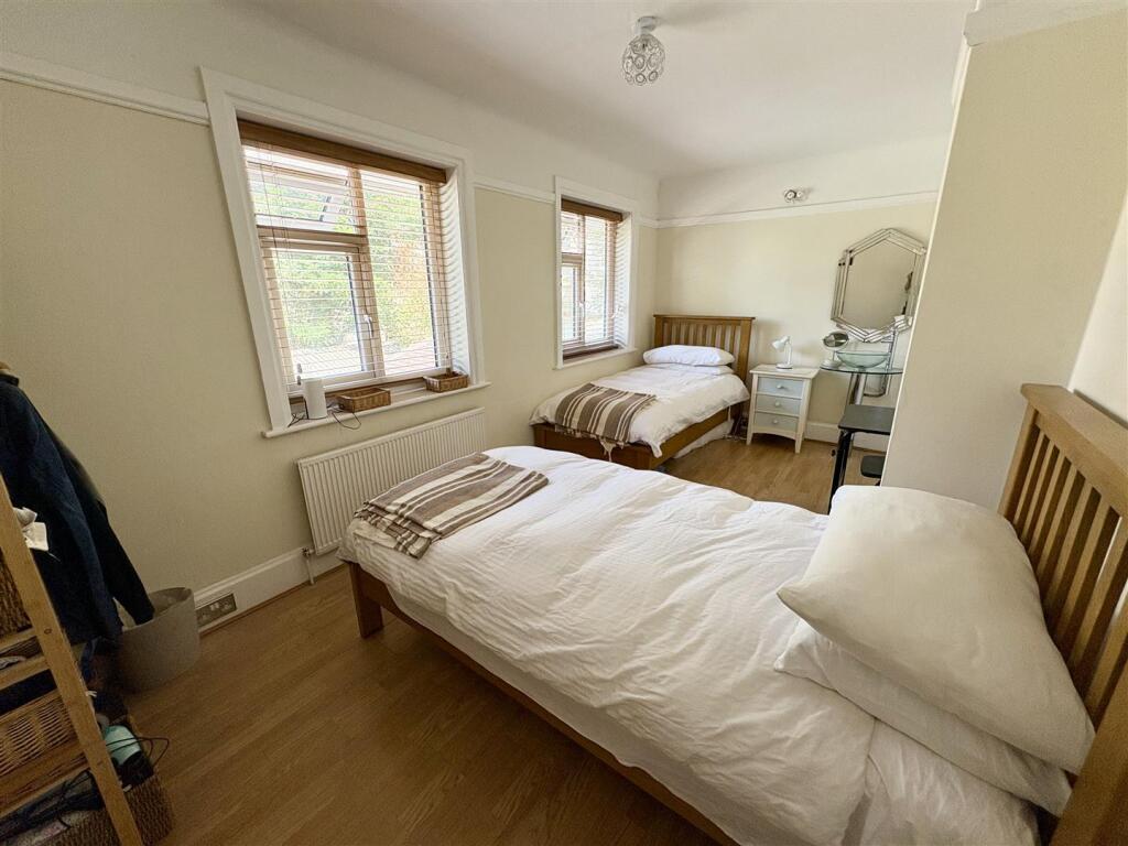 9. bed3.jpg