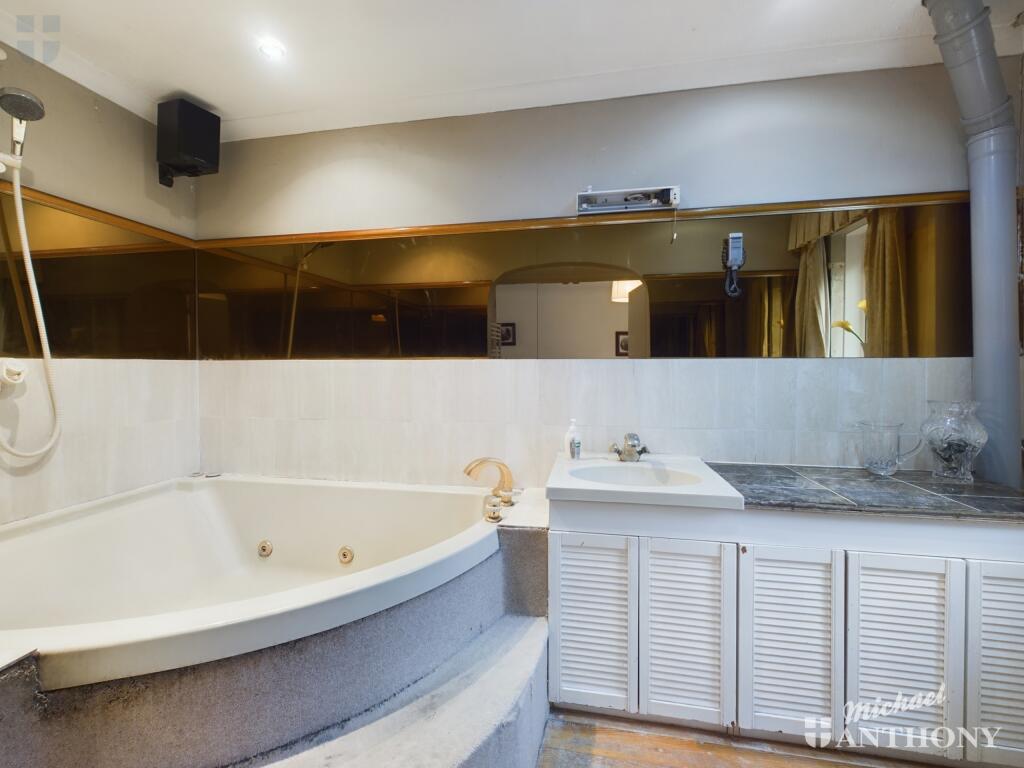 CAM03852G0-PR0109-STILL021