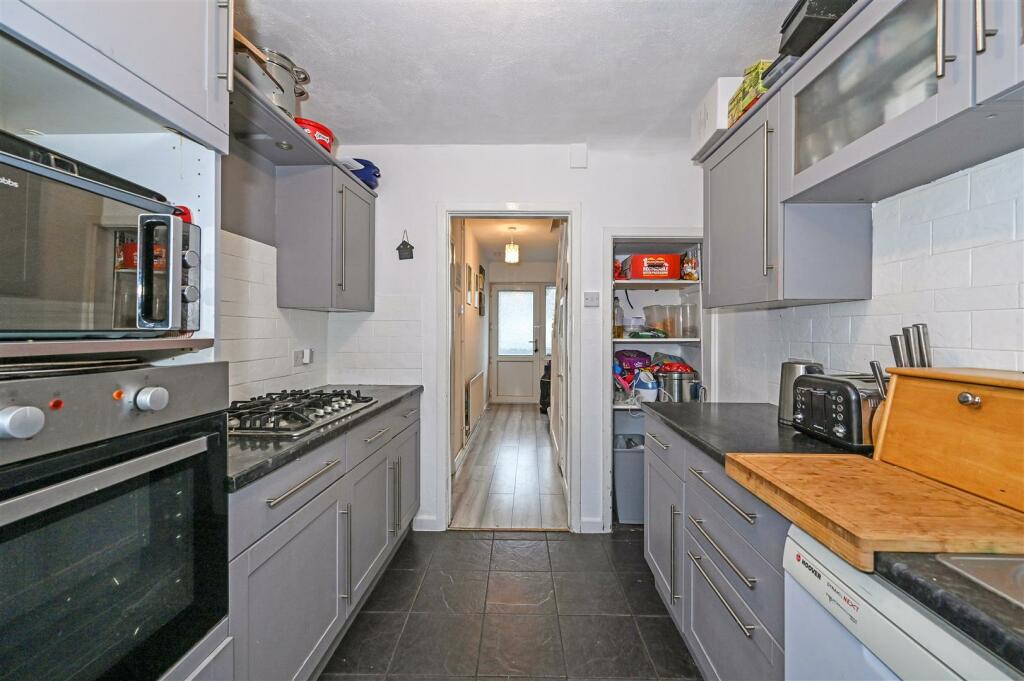 Kitchen opposite.jpg
