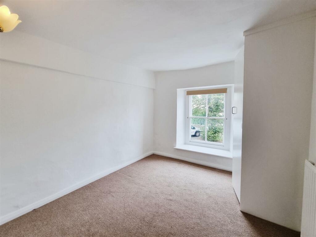 Wood Street, Higham Ferrers-www.primechoicepropert